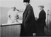 Mejeriets affär.
Hedesunda Mejeris affär troligen 1925,
Från vänster: Ediit Olsson, Gunnar Lindgren och Markus Markusson.

