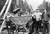 AK-vägen över bodtrakten 1934.
Från vänster: Kråsens Per-Olov Haget, August Lundberg (Byn), Nisse Broberg (Tång), Manne Wedin (Österbyggebo), Karl Larsson