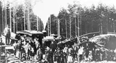 Järnvägsolyckan vid Åsberg 10 september 1904.
Olyckan förorsakades av att en ribbvagn vid sågen var för långt utskjuten på stickspåret mot järnvägen varvid tåget törnade mot den.
