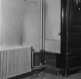 Bengtssons Tobakshandel
Nygatan 25-27.
Kvateret Gevalia.

Butiken. Sydöstra hörnet.