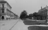 Nygatan. Till vänster kvarteret Kustos, till höger kvarteret Klipparen.

