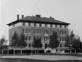 Borgarskolan vid Valbogatan, f.d. Militärskolan.