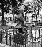 Gravmonument över familjen Brodin, av Ida Matton.