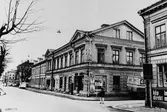 Nygatan mot öster. Kvarter Rännilen mitt i bilden. I bakgrunden skymtar Sparbankens hus vid Stortorget.
