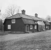 Smedslängorna Tolvfors bruk.
Pågående reparationer efter brand.