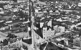 Gävle från flygplan. Brynäsgatan, i centrum Immanuelskyrkan.
