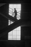 Ekensbergs varv 1969, varvsarbetare i trappa i stora plåthallen