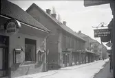 Orig. text: Apotekaregatan.

Apotekaregatan sedd söderut, vid korsningen med Torggatan.