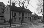 Bostadshus längs efter Ågatan, sedd österut.