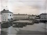 Uppställning av militärer på Garnisonen.