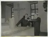 Konung Frederik, prinsessan Benedikte och landshövding Wagnsson på Kalmar slott.