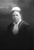 Caroline Louise Berggren, f Stuart (1845-1939) g m 1873 lotsfördelningschefen Anders Viktor Berggren (1840-1922) Berggrenska gården. Svärmor till grosshandlare Erik Kronberg