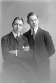 Från höger. E. Hagelin. Järnbolaget och G. Korsgren, Södra Kungsgatan 23, Gävle