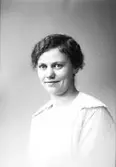 Elisabet Karlsson, Nygatan 15, Gävle. /Petterssons
