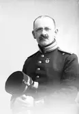 Löjtnant Axel Willners. I 14 Kungsbäck. Tjänstgjorde som musikdirektör. Far till Radiomannen Bo Willners född 1900.