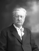 Bankdirektör Robert Nordin. Född: 7 juni 1845, död: 28 juni 1924.  Verksam vid Gefle Stads Sparbank. (W Lindeberg Gävle - Ett porträttgalleri (1924))
