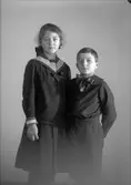 J R Westins barn Birger och Gertrud. Södra Kansligatan 30, Gävle