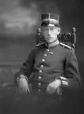Major Pontus William Nilsson, Hälsinge Regemente Född: 1 augusti 1871. (se W. Lindeberg Gävle. Ett porträttgalleri (1924))  Bostadsadress: Nygatan 15, Gävle
