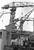 Varvskranar på Ekensbergs varv 1970, fartygsöverbyggnader i förgrunden