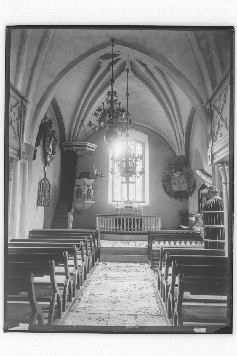 Samuel Lindskog, Almby kyrka, interiör, koret före restaurering.