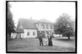 Tvåvånings bostadshus, 3 personer.
Elof Carlsson