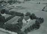 Flygfoto över Dörby kyrka.