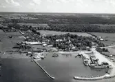 Flygfoto över Färjestaden.