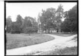 Steninge Herrgård, envånings byggnad i parken.
Uppland