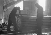 Ekensbergs varv 1970; varvsarbetare i stora plåthallen