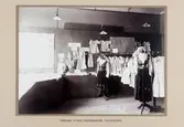 Industri- och slöjdutställning 21 juni - 16 juli 1911 i Örebro.
Utsällningen hölls vid Karolinska läroverket och Livregementets husarers ridhus vid Olaigatan. Bilderna är samlade i en bok med riktika fotokopior.

Ordförande för programkommittén var landshövding Theodor Nordström. Fabrikör Anton Hahn fungerade som närmaste man och vice ordförande. Med i styrelsen satt även stadsarkitekten Magnus Dahlander.

Örebro stads folkskolor, flickslöjd.