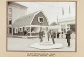 Industri- och slöjdutställning 21 juni - 16 juli 1911 i Örebro.
Utsällningen hölls vid Karolinska läroverket och Livregementets husarers ridhus vid Olaigatan. Bilderna är samlade i en bok med riktika fotokopior.

Ordförande för programkommittén var landshövding Theodor Nordström. Fabrikör Anton Hahn fungerade som närmaste man och vice ordförande. Med i styrelsen satt även stadsarkitekten Magnus Dahlander.


AB Ruhlins stenhuggerier, Örebro.
Och föreningen Egna hem, Motala.