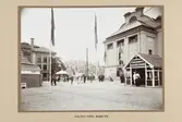 Industri- och slöjdutställning 21 juni - 16 juli 1911 i Örebro.
Utsällningen hölls vid Karolinska läroverket och Livregementets husarers ridhus vid Olaigatan. Bilderna är samlade i en bok med riktika fotokopior.

Ordförande för programkommittén var landshövding Theodor Nordström. Fabrikör Anton Hahn fungerade som närmaste man och vice ordförande. Med i styrelsen satt även stadsarkitekten Magnus Dahlander.

Fältet från mark'en.