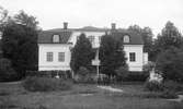 Kloster har fått sitt namn av Gudsberga Kloster. Klosters herrgård, där brukspatronen bodde