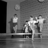 Barngymnastik. 
Januari 1956.