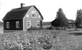 Larssons gård efter gamla vägen, norr om Bodås gård