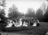 Magister Rudvalls brudgrupp, Holsby år 1894.