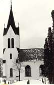 Fågelfors kyrka i vinterskrud.