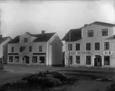 J. F. Ekströms och Josef Petterssons butiker på Magasinsgatan i Vetlanda.