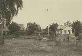 Skolhuset i Karsbo. Fotot taget i juli 1904.