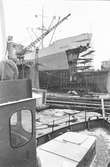 Ekensbergs varv 1970: lastfartyget BECKY repareras i stora dockan. I förgrunden bogserbåten EKENSBERG (urspr. WIDAR).