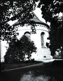 Absiden på Tuna kyrka. Kyrkan ligger i närheten av Tuna gård.