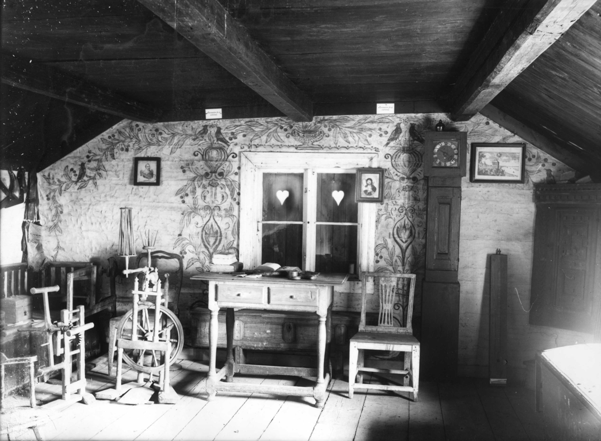 Calla Helena Sundbeck, Interior of the papermaker’s nest at Grännaberget, originally in Röttle village, Gränna parish.