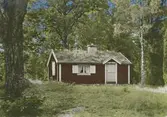 Ryggåsstugan i Emmabodas hembygdspark. Kolorerat vykort.