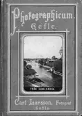 Photographicum. Omslagsbild på mapp innehållande 10 st fotografier med nio Gävlemotiv samt ett Älvkarlebymotiv.