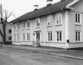 Tvåvånings timmerhus vid kvateret Gästis på storgatan i Värnamo.