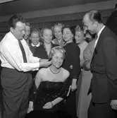 Tysk damfrisör. 
Mars 1956.