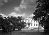 Ölands folkhögskola på Öland, grundad 1906. Den är belägen i Ölands Skogsby.