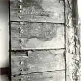 Cerstenska huset 1 tr. Mellanvägg mot gatan (N).