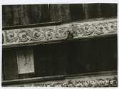 Domprostgården. Målade takbjälkar påträffades 1908 vid ombyggnadsarbeten.