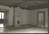 Rum med kakelugn i blomdekor, Wahlbomska huset.